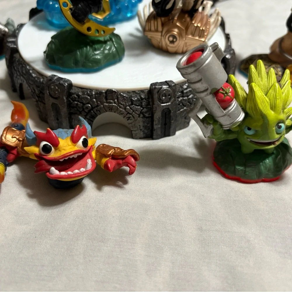 PS3 portal with skylanders 8 of them
